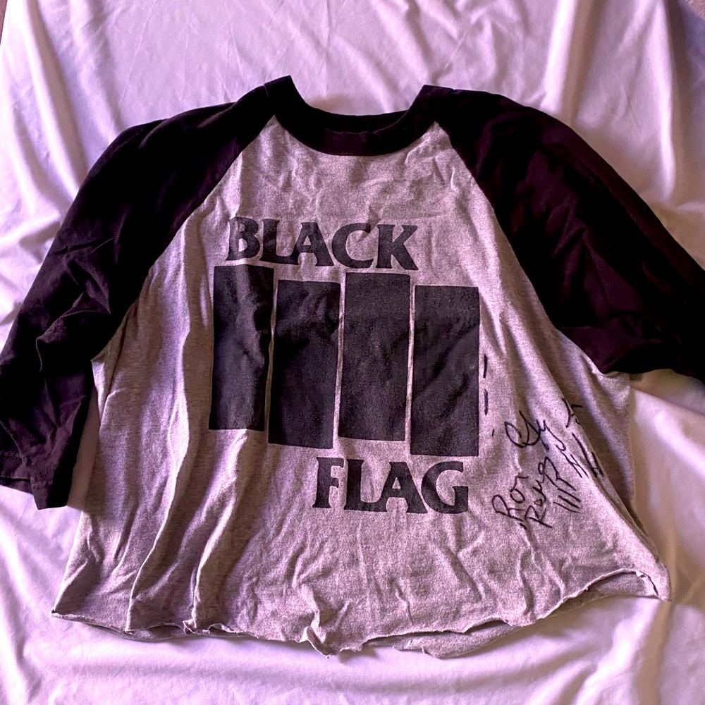 Signed cropped black flag shirt size L